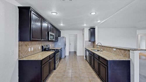 1281 Beechwood Dr, Uhland TX 78640-5718 exterior