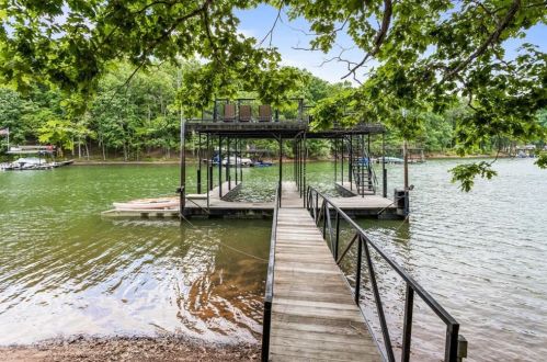 8885 Barron Cir, Gainesville, GA 30506-5952