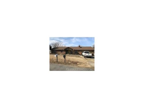 412 21st St, Collinsville, OK 74021-2706