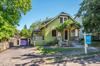 8660 Olympia St, Portland, OR 97203-1119