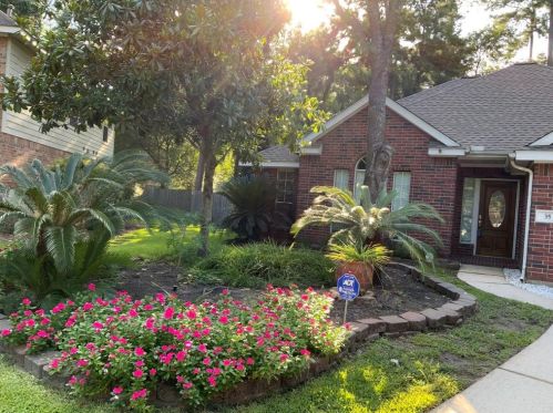 35 Teakwood Pl, Conroe TX  77384-5058 exterior