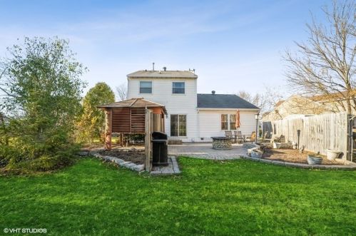 11 Marie Ct, South Elgin, IL 60177-3064