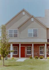 586 Clayton Cir, Sycamore IL  60178-8942 exterior