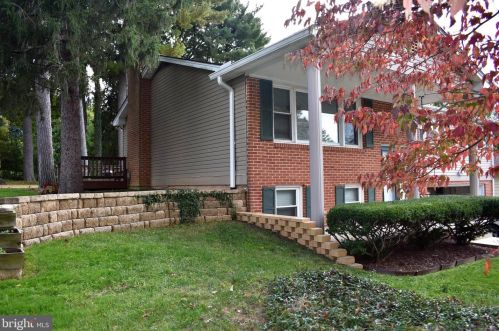 3060 Forrest Ln, York, PA 17402-4132