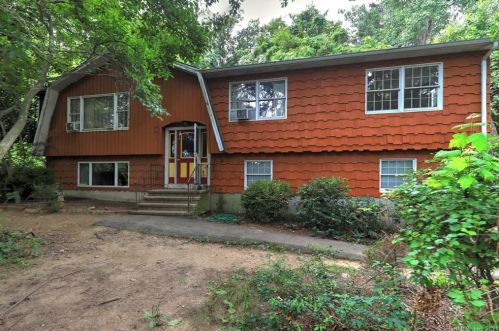 729 Long Hill Ave, Huntington, CT 06484-5408