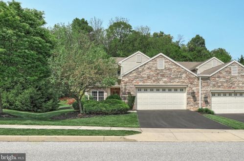 1829 Stone Hill Dr, York, PA 17402-7885
