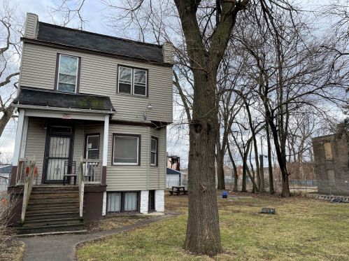 11925 Emerald Ave, Chicago, IL 60628-5913