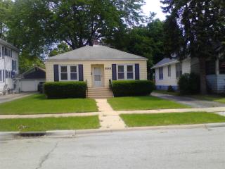 303 Lorraine Ave, Waukegan, IL 60085-3621