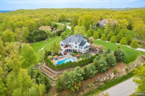 1 San Filippo Way, Kinnelon, NJ 07405-2737