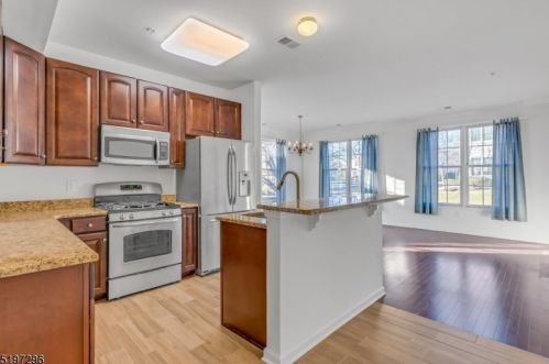 22 Lara Pl, Warren, NJ 07059-3007