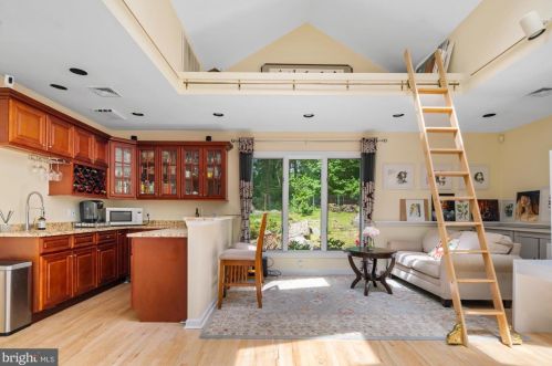 1063 Stuart Rd, Princeton NJ  08540-1219 exterior