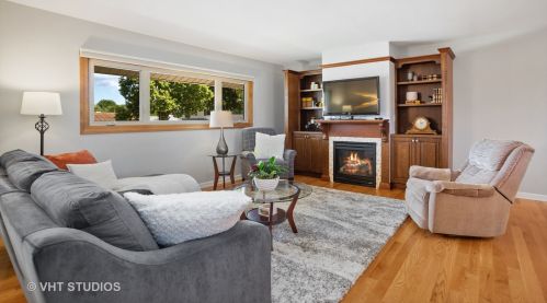 315 Dorchester Ln, Elk Grove Vlg, IL 60007-3807