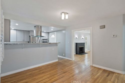 3300 Montrose Ave, Glendale CA 91214-3341 exterior