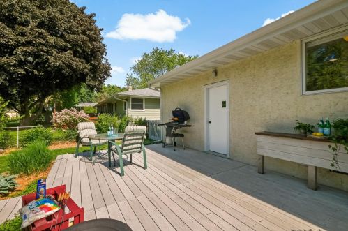 1007 Edgewater Ave, Saint Paul MN  55126-8119 exterior
