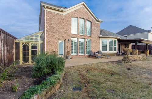 6911 Cyn Mdw Dr, Garland TX  75048-3050 exterior