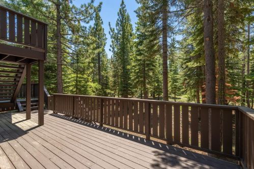 11682 Chalet Rd, Truckee CA  96161-6717 exterior