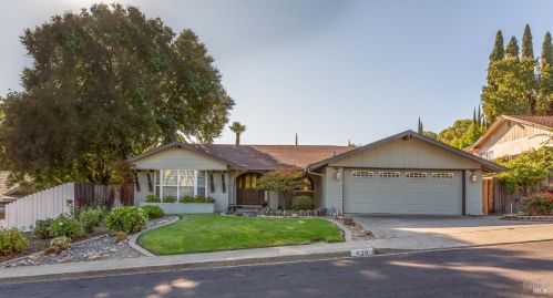 430 Willamette Dr, Vacaville, CA 95688-4228