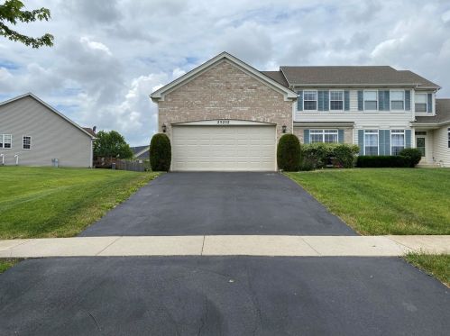 25252 Shady Glen Dr, Minooka, IL 60410-5587