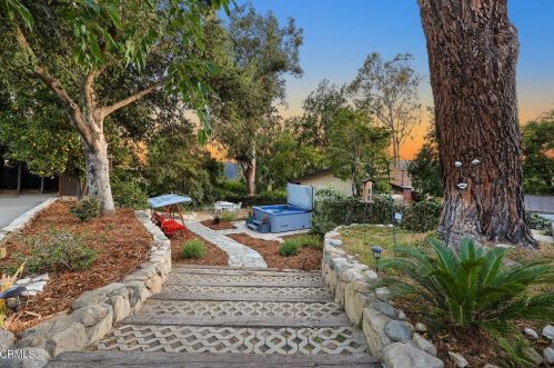 2512 Rockdell St, Glendale CA 91214-2221 exterior