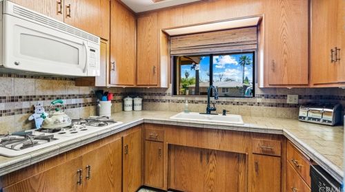 10075 Hedrick Ave, Riverside CA  92503-2377 exterior