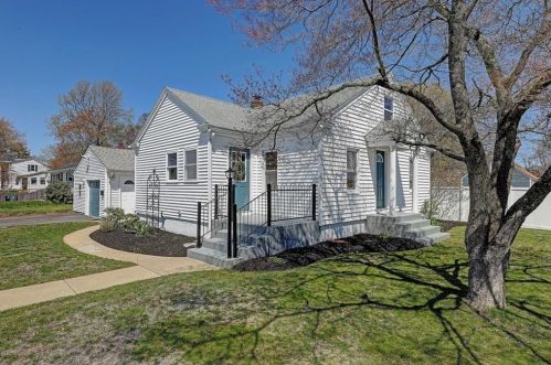 38 Wendell St, Coventry, RI 02816-5875