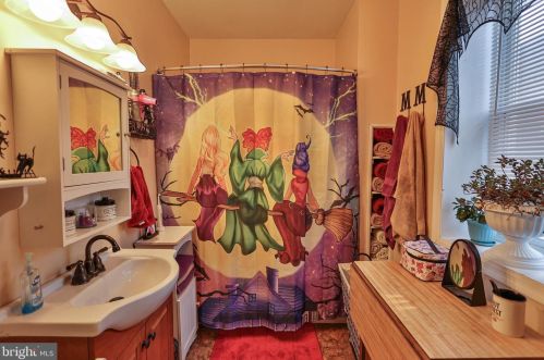 23 Central Ave, Bangor PA 18013-2221 exterior