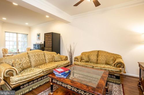 9 Nestlewood Way, Princeton NJ  08540-6132 exterior