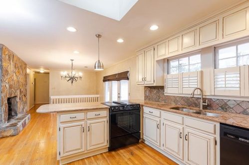 825 Moores Mill Rd, Atlanta GA  30327-1544 exterior