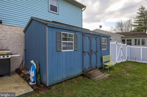 15 Rosewood Dr, Lancaster PA  17603-9329 exterior