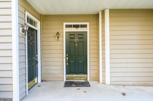 27 Liberty Way, South Bound Brook, NJ 08880-1494