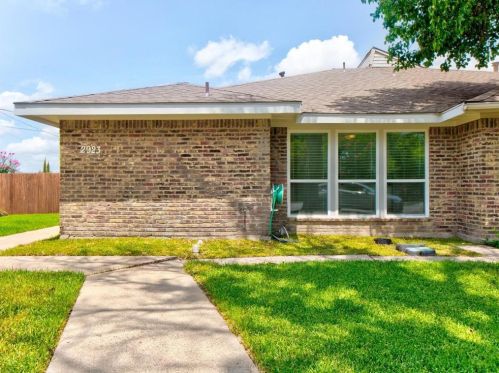 2923 Allister St, Dallas TX  75229-2460 exterior