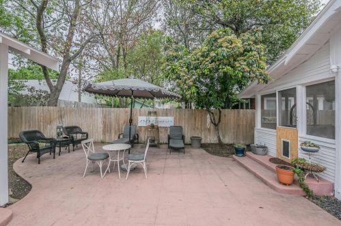 1704 Virginia Pl, Fort Worth TX  76107-2434 exterior