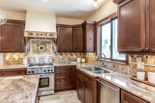 1969 Farndon Ave, Los Altos CA 94024-6944 exterior