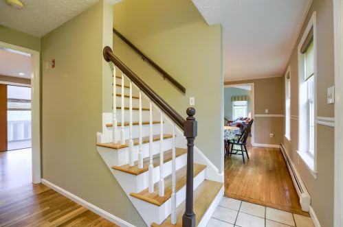37 Hickory Rd, Hampstead, NH 03841-2226