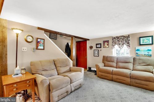 1697 Rinehart Ln, York, PA 17408-8879