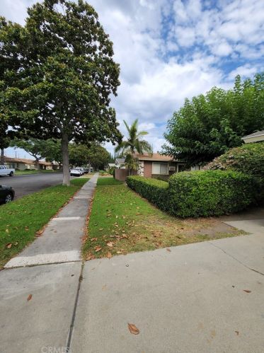 2109 Juno Ave, Anaheim CA  92804-4518 exterior