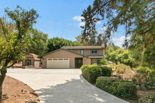 157 Rockhill Rd, Vista, CA 92084-5815