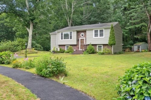51 Red Oak Dr, Coventry, RI 02816-7956