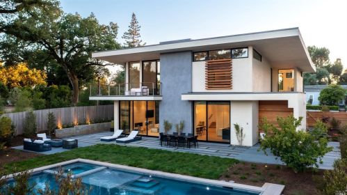 728 University St, Healdsburg, CA 95448-3747