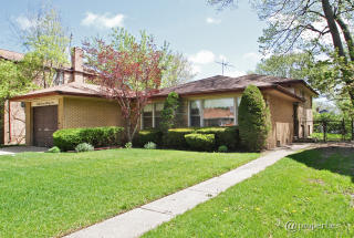 8735 Hamlin Ave, Skokie IL  60076-2211 exterior
