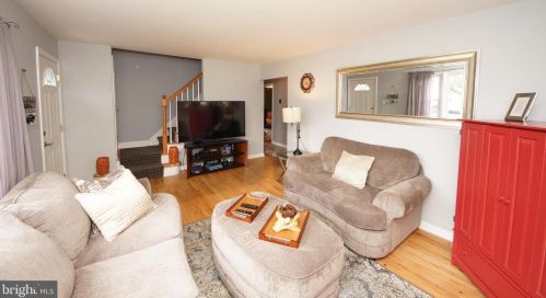 41 Holt Cir, Trenton NJ  08619-1605 exterior