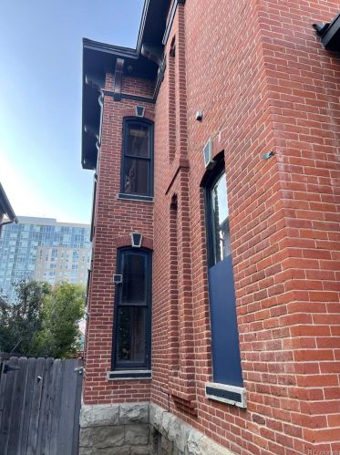 2127 Tremont Pl, Denver CO  80205-3132 exterior