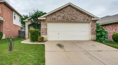 5712 Parkview Hills Ln, Fort Worth TX  76179-6714 exterior