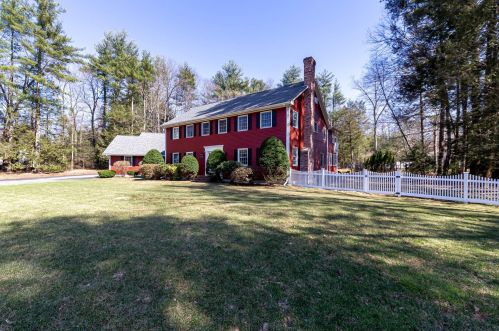 78 Hickory Rd, Hampstead, NH 03841-2226