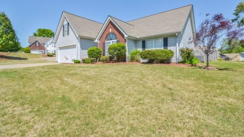 4238 Duncan Ives Dr, Buford, GA 30519-7556