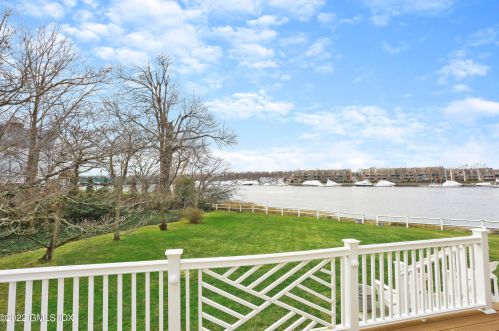 30 Bayside Ter, Riverside CT  06878-1617 exterior