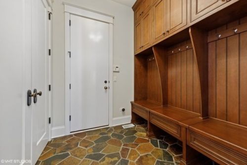 34 Gilbert Ave, Willowbrook IL  60514-1140 exterior