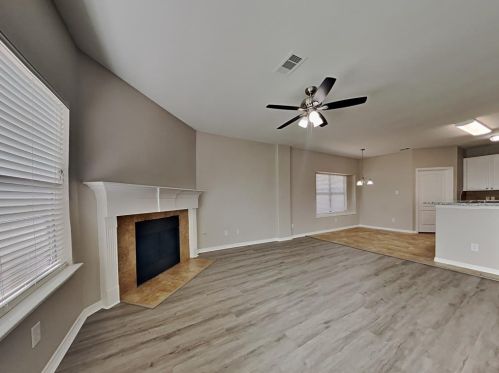 8026 Tarrytown Crossing Dr, Conroe TX  77304-6820 exterior