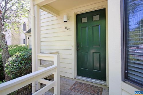 1225 Chatham Rdg, Charlottesville, VA 22901-3189