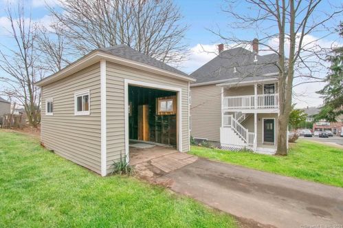 101 Monroe St, New Britain CT  06052-1735 exterior